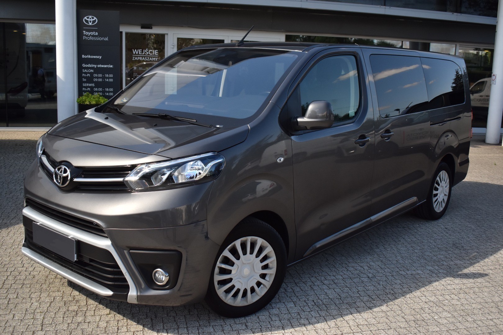 Toyota Verso, Peugeot Traveller