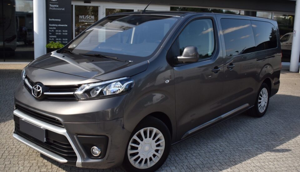 Toyota Verso 9 seat